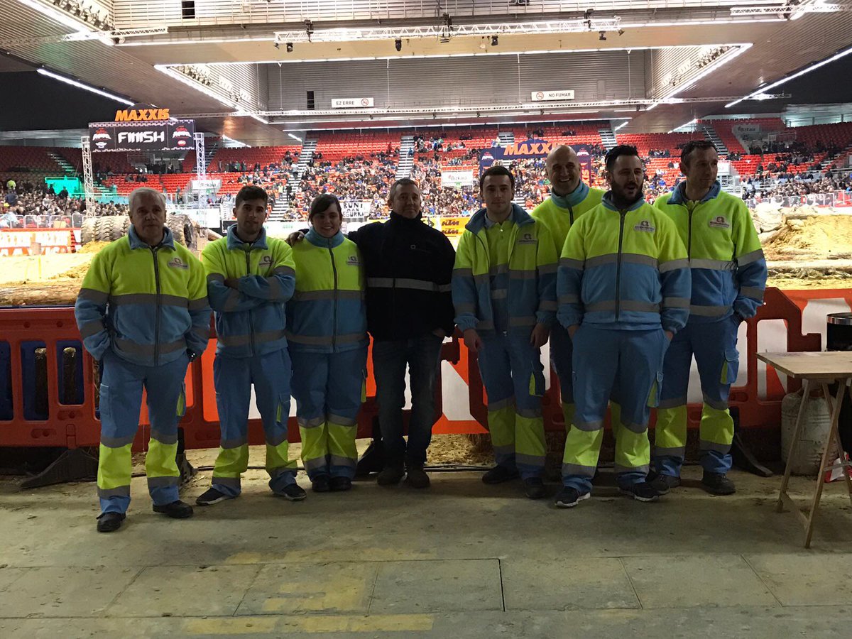 JoseCesarGarci1's tweet photo. Más fotos de GP superenduro World Championship BEC Bilbao,con compañeros de Ambuiberica. https://t.co/twhH1Wb7jj