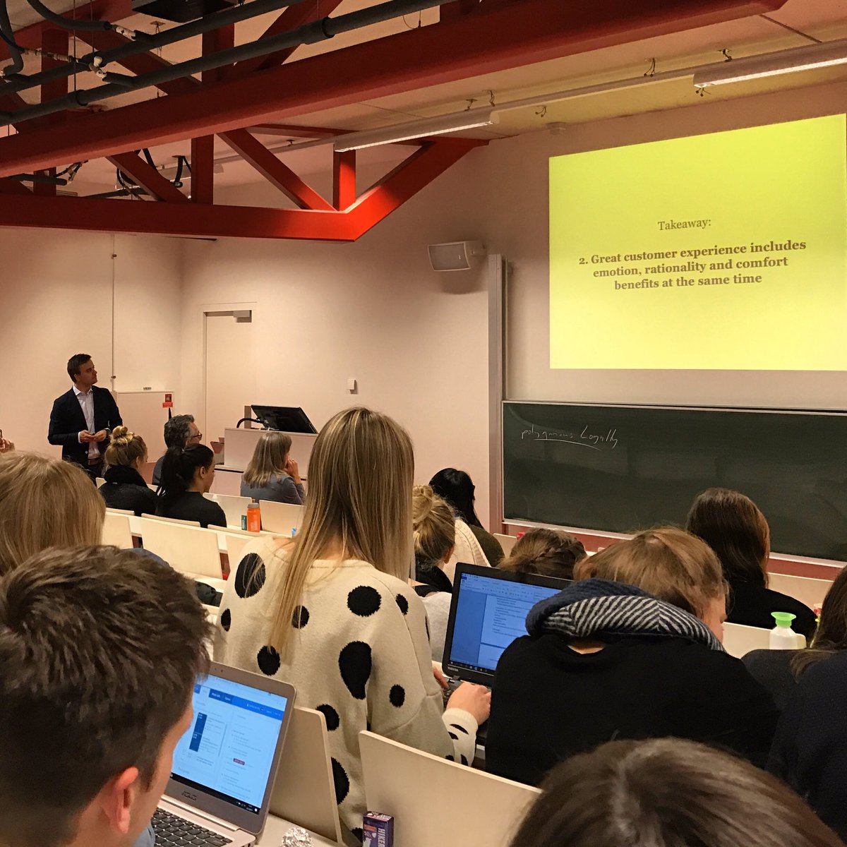 mschnorrer's tweet photo. I was discussing customer experiece with @univgroningen students during Customer Management course with @PeterCVerhoef #guestlecture https://t.co/XulzT31RMb