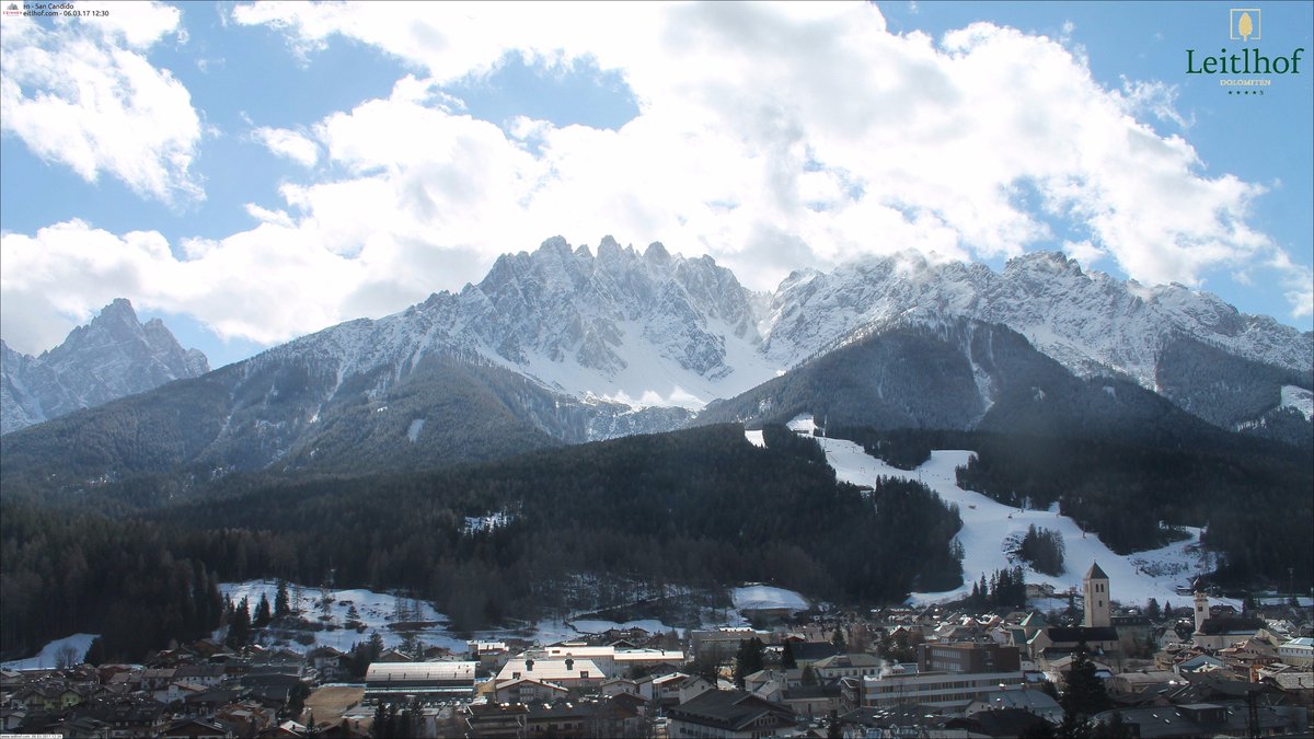 Und auch heute wieder ein prachtvoller Tag in Innichen! ❄️☀️😍
#Innichen #SanCandido #3ZinnenDolomites innichen.it