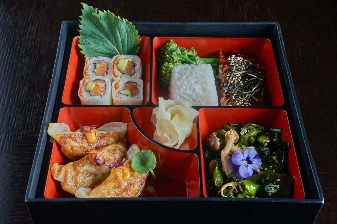 Kanon Abnormaal Zonnebrand aqua london on Twitter: "Monday lunch essentials: our Tori teriyaki bento  box includes teriyaki chicken, vegetable gyoza, salmon avocado maki and  edamame salad. https://t.co/HkJhbjdptu" / Twitter