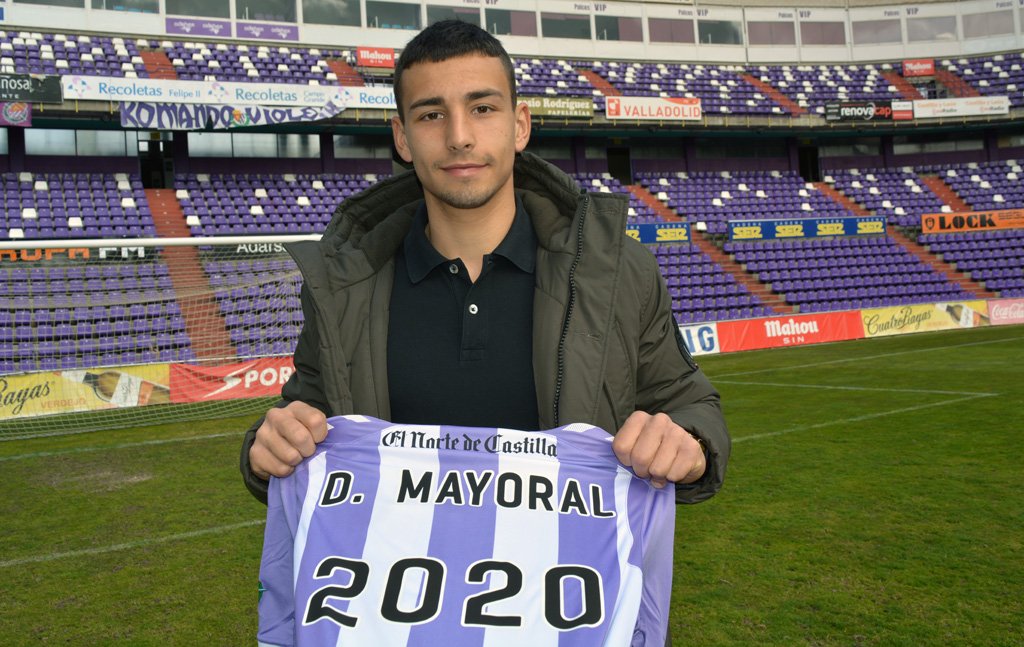 realvalladolid's tweet photo. [Cesión] Mayoral renueva con el Real Valladolid y jugará cedido en el UCAM Murcia hasta final de temporada https://t.co/cFMFZxFe6L #pucela https://t.co/3XWU3z4FQL