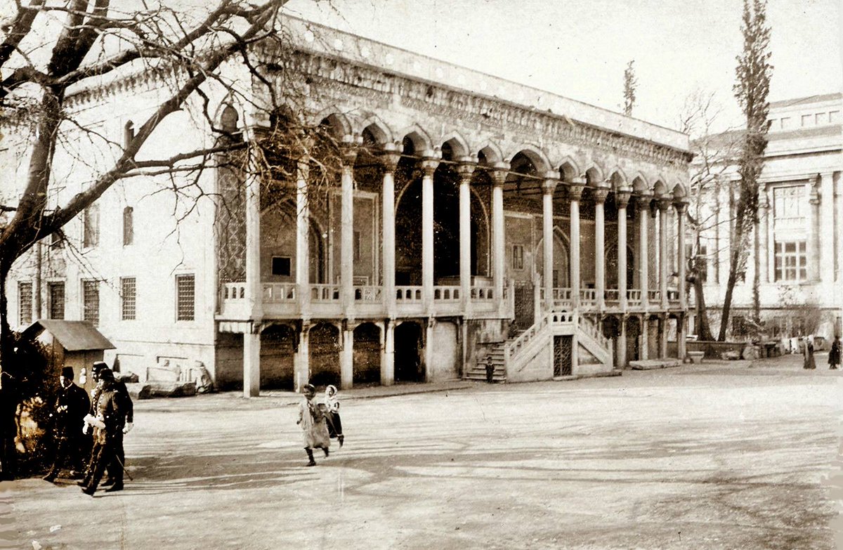 hayalleme's tweet photo. Çinili Köşk (1900-1905. İstanbul Arkeoloji Müzesi)
#istanbul https://t.co/RYmDOvmN1e