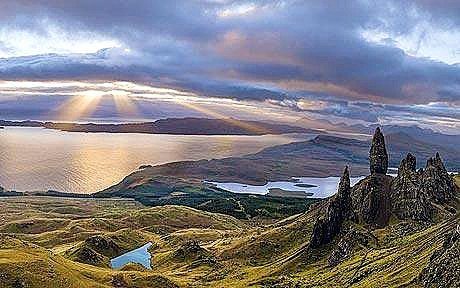 hellomkcom's tweet photo. About as far north as we can get in the UK, the Isle of Skye, is another picture of beauty… https://t.co/EF2wMuG39E https://t.co/2IOMGXFGof