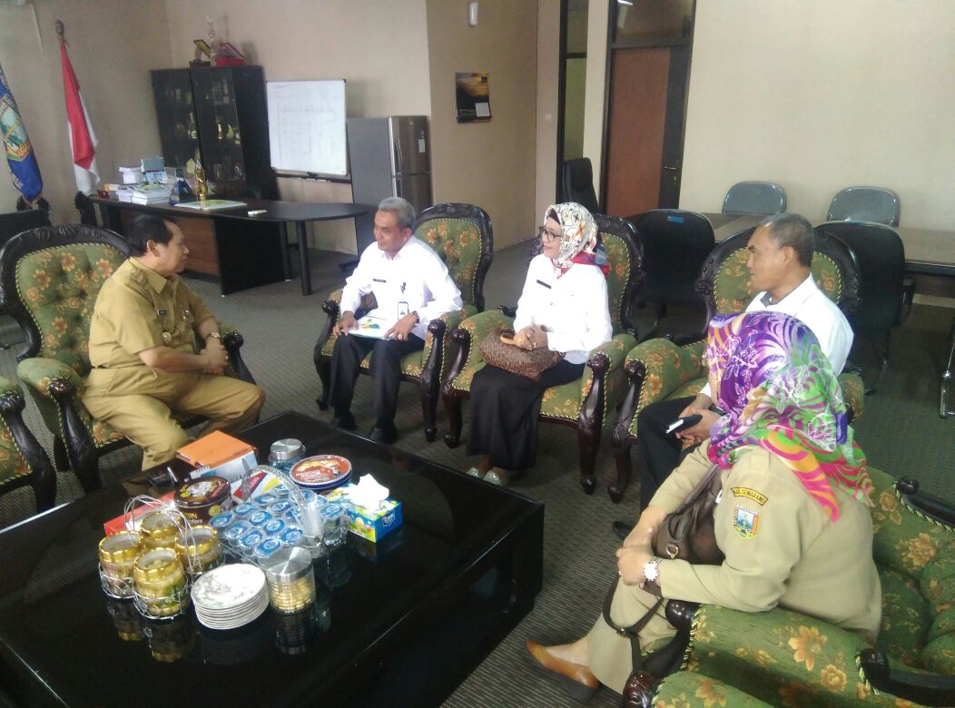 Kaper BKKBN beraudiensi dgn Bupati Semarang,hari ini (6/3).Untuk membahas program KKBPK di Kab. Semarang.
#oraKBoraGayeng