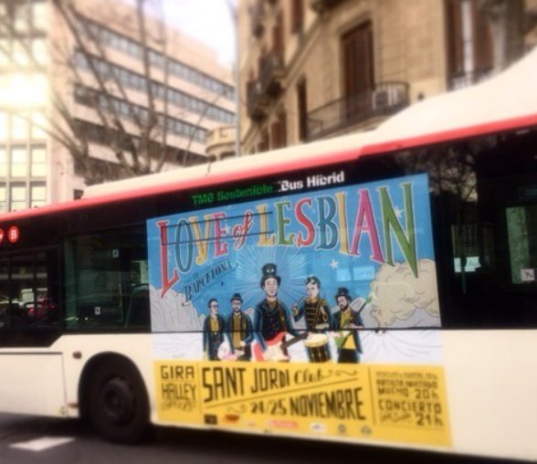 Monday2Friday1's tweet photo. @loveoflesbian & @Magicomora in the streets of Barcelona #magicomora #licesingboutique #livestyle #monday2friday https://t.co/TZUyvbYa0f