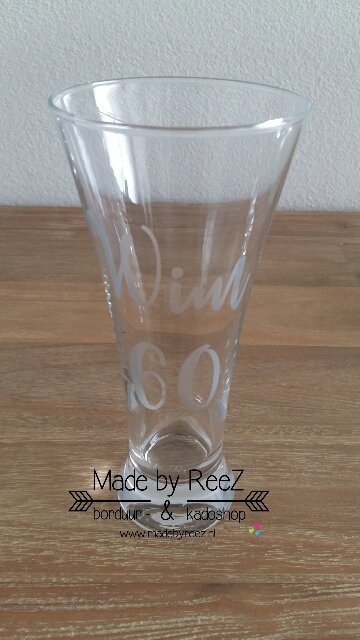 Made by ReeZ maakt unieke en persoonlijke cadeaus voor iedere gelegenheid.......
#glasetsen #madebyreez #persoonlijk #feest