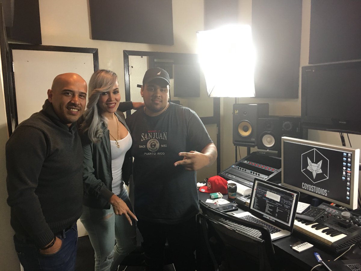 jhonly27's tweet photo. El #Empresario @DmingoMusica junto a la artista @rachelfresita y el productor #MostWanted #Musica https://t.co/DrNy9fxQoQ