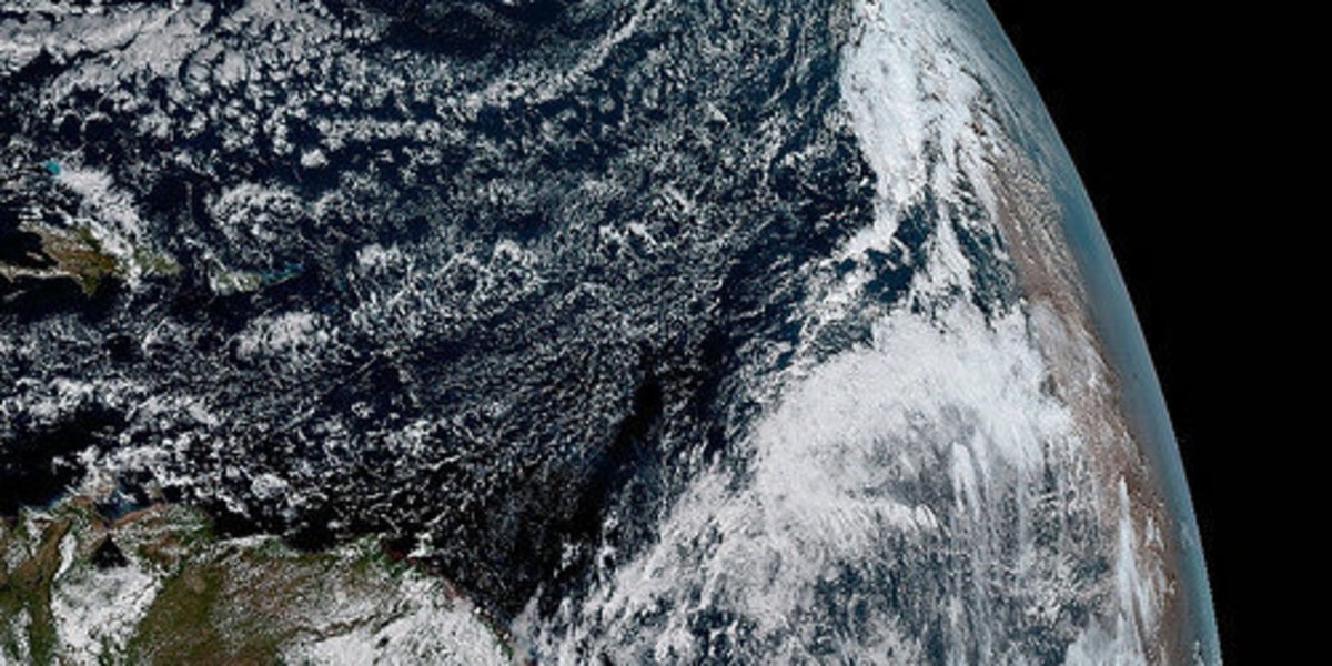 HuffPost's tweet photo. Check out these out-of-this-world NOAA photos while it still has funding https://t.co/bXmOIM9p3n https://t.co/5APvlsFIdE