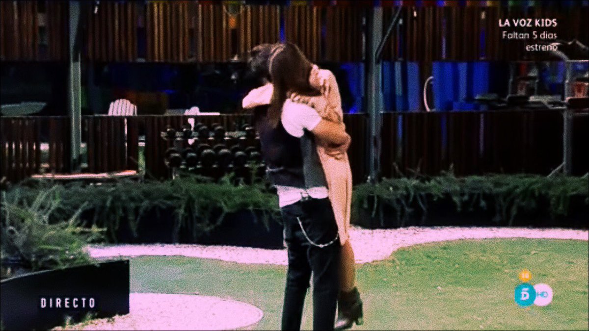 anitappe's tweet photo. SHIPPO COMO UNA DESGRACIADA 😍💕 #maylen #TeamMaylen #VIPDirecto 💪🏽💖 https://t.co/CL7nShLAvH