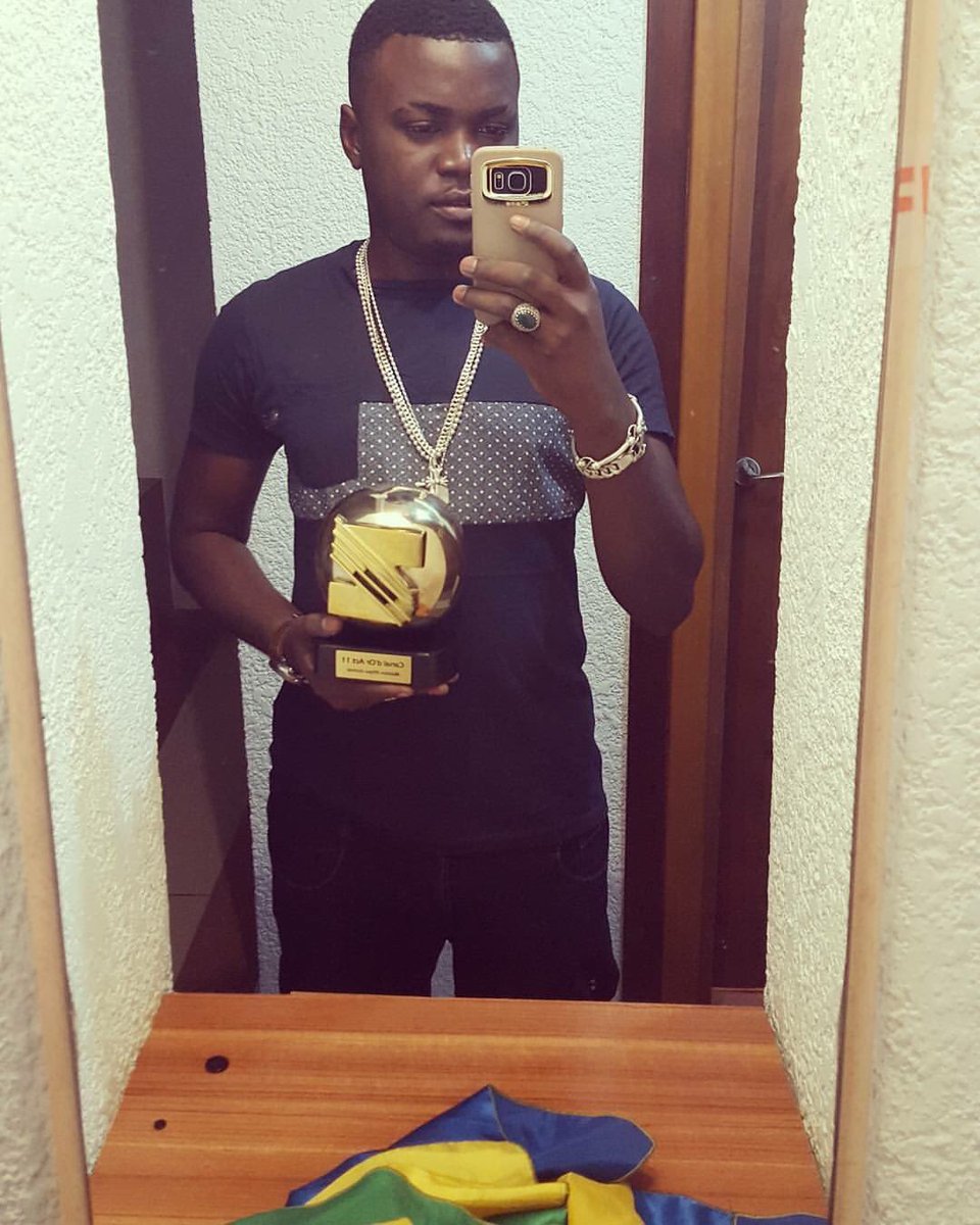 NgBling's tweet photo. Jsuis la #RÉVÉLATION_AFRIQUE_CENTRALE grâce â vous   @Claudy_Siar @CouleursMusic @TRACE_Africa @EvounaMalick #BlingNation #Canal2or 🙏🏽 https://t.co/HWslpGMhAF