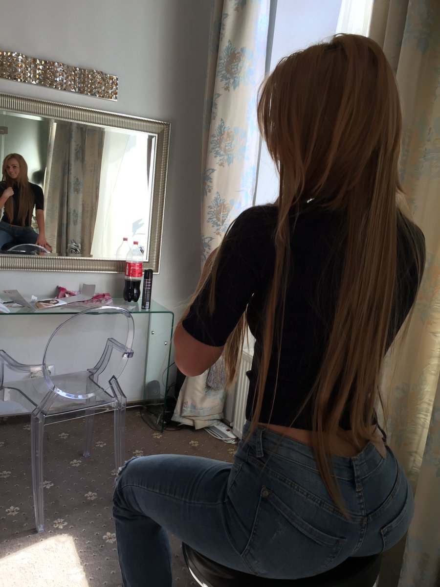 Waiting for you in my room at : livejasmin.com/en/