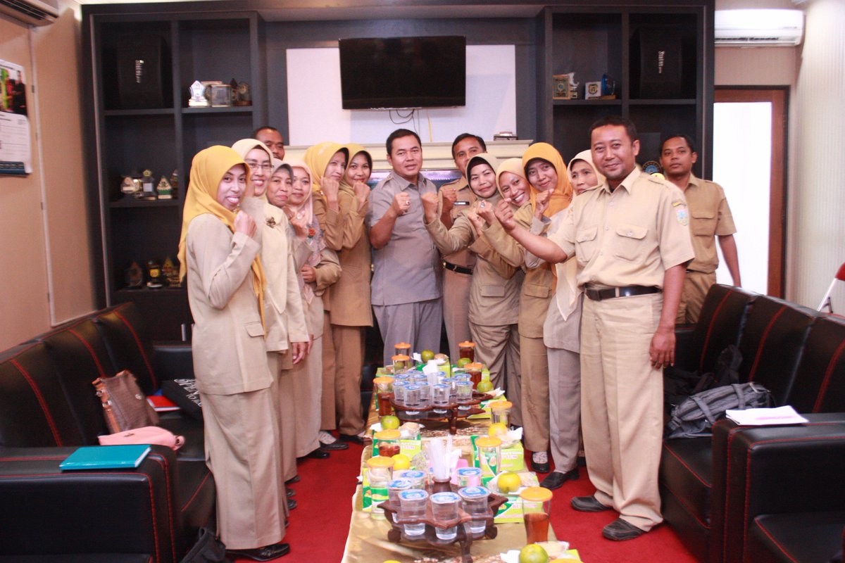 DPRD_kudus's tweet photo. Senin tanggal 6 Maret 2017, Ketua DPRD Kabupaten Kudus Masan, SE, MM pimpin Rapat Dengar Pendapat umum dengan Forum Komunikasi Wiyata Bhakti https://t.co/WELdbkrwiV