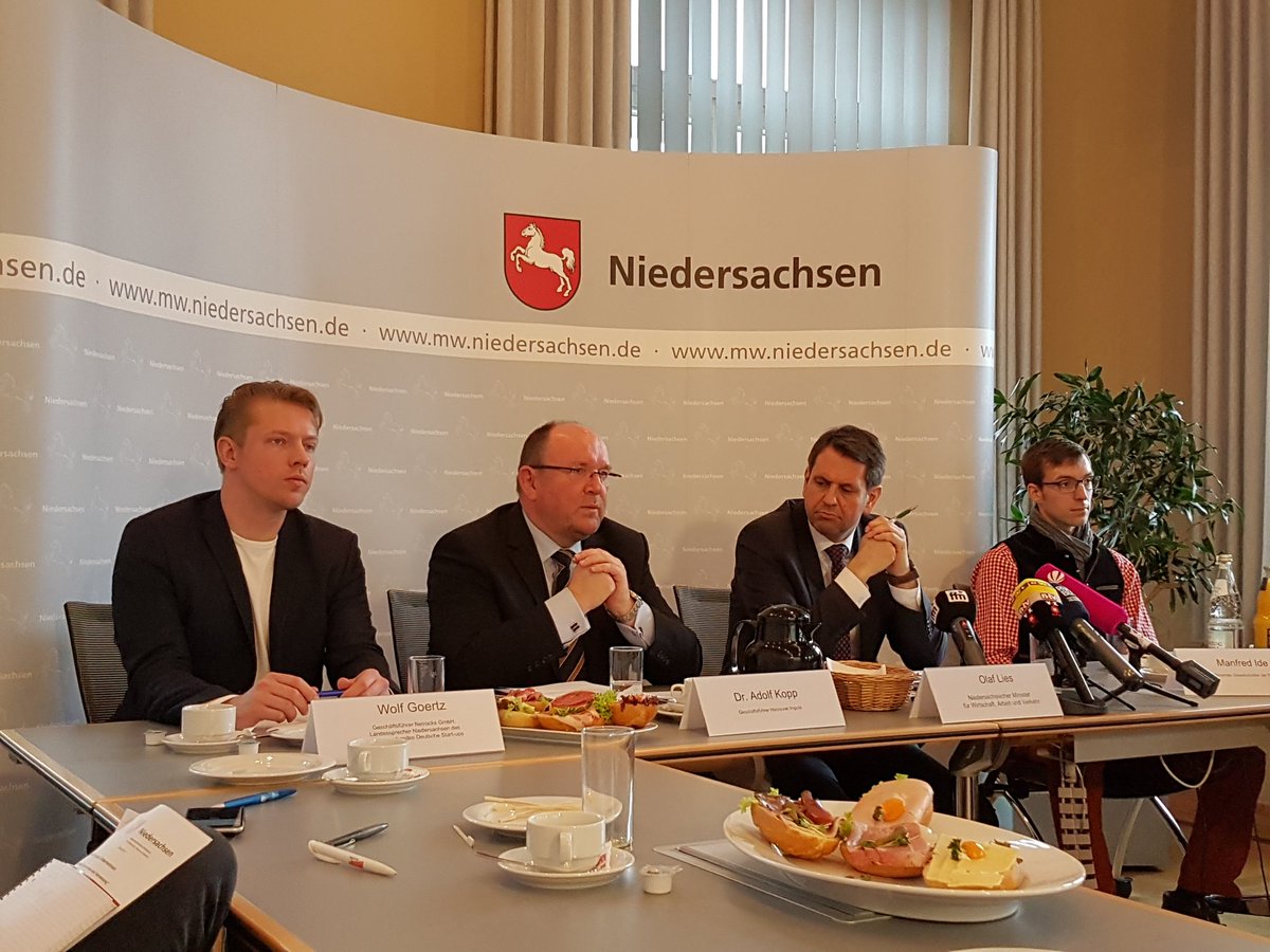 Rundblick Niedersachsen (@rundblick_nds) on Twitter photo Gerade PK zur #startup -Förderung in #Niedersachsen - u.a. mit <a href="/OlafLies/">Minister Olaf Lies</a> und <a href="/wgoertz/">Wolf Goertz</a> #Digital Gerade PK zur #startup -Förderung in #Niedersachsen - u.a. mit <a href="/OlafLies/">Minister Olaf Lies</a> und <a href="/wgoertz/">Wolf Goertz</a> #Digital