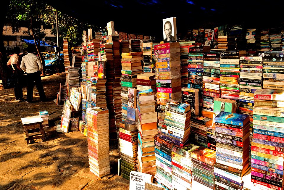 mumbaikarfest's tweet photo. Mumbaikars are shopaholic’s. With the best things available, the bazaars of Mumbai are the most crowded. Name it and Mumbai markets sell it. https://t.co/WbJmJN7zXR
