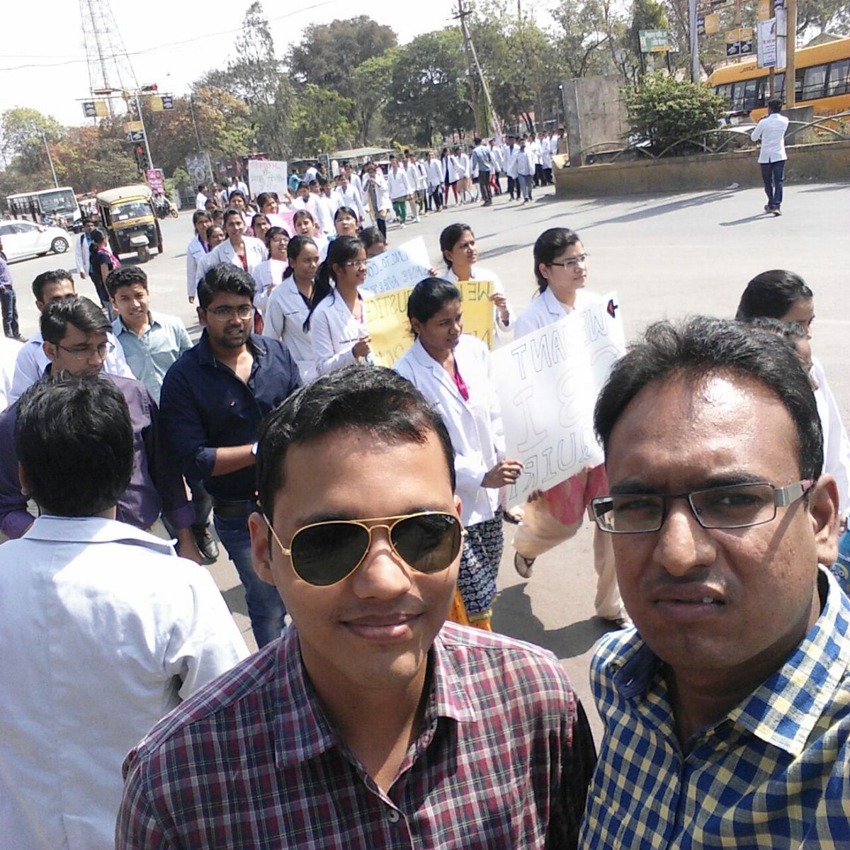 aryan_ith's tweet photo. Protest at Raipur against alleged NEET PG fraud
#NEETPG_2017_IS_VYAPAM_2
@anandrai177 #mondaymotivation 
@sardesairajdeep @ndtv @aajtak https://t.co/puZcjqaS0E