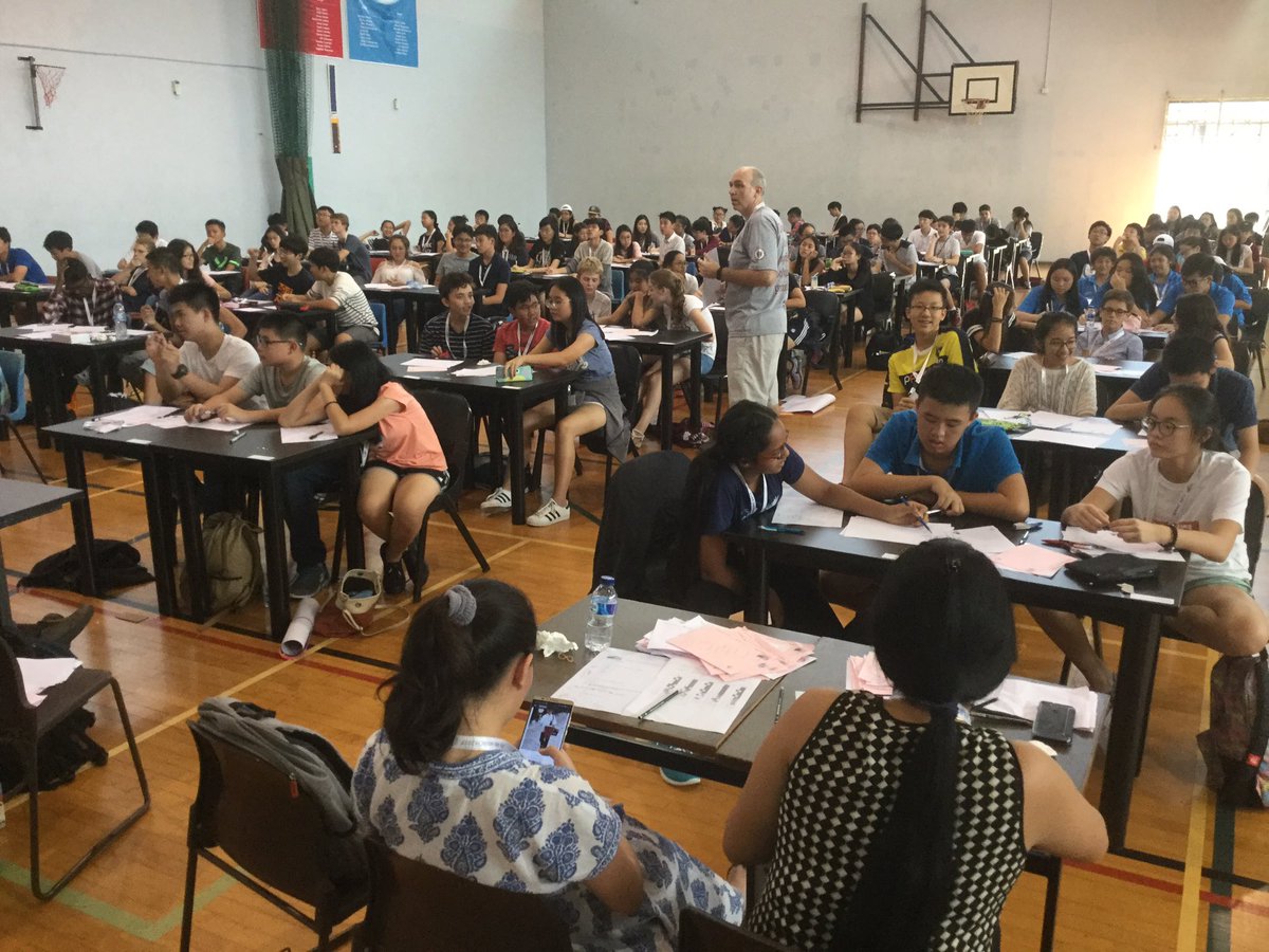MikeShkurka's tweet photo. Well done to @BSJ_Maths @bsjjkt on an incredible job hosting (the biggest ever!) #seamc2017 for 320 students from 40 schools 😀👍 https://t.co/hgumF51CFq