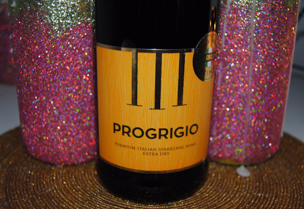 Winellennial's tweet photo. NEW #WINEBLOG: #Prosecco vs #ProGrigio - The battle of the ยฃ5 bottles https://t.co/Xe9B8Ffdz4 https://t.co/bGiNSR11A2