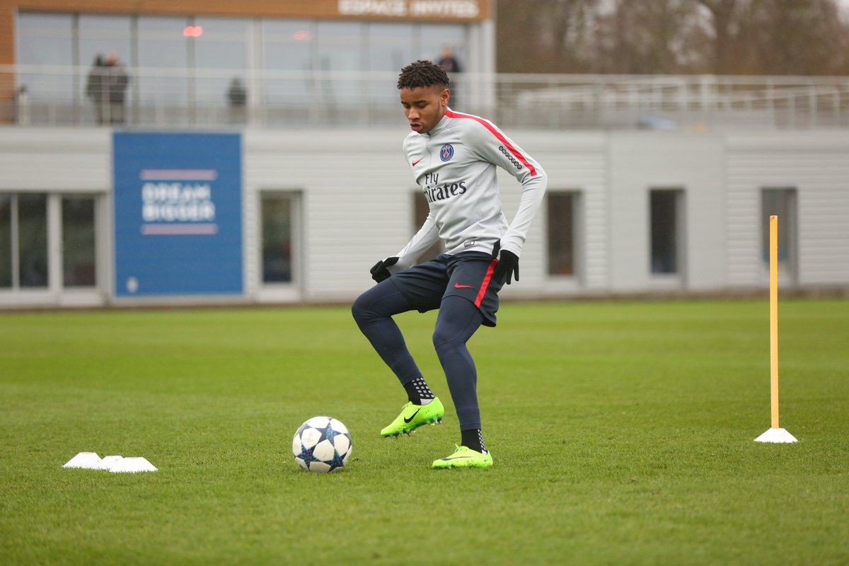 PSG_inside's tweet photo. Quelques photos de l'entraînement de ce dimanche au Centre Ooredoo https://t.co/2pYcoqw8no