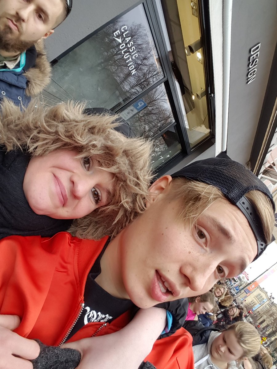 IdaAgnetheko's tweet photo. @IsacElliot Beste helgen så langt😍❤#vinterlyd https://t.co/s70bg5qNAm