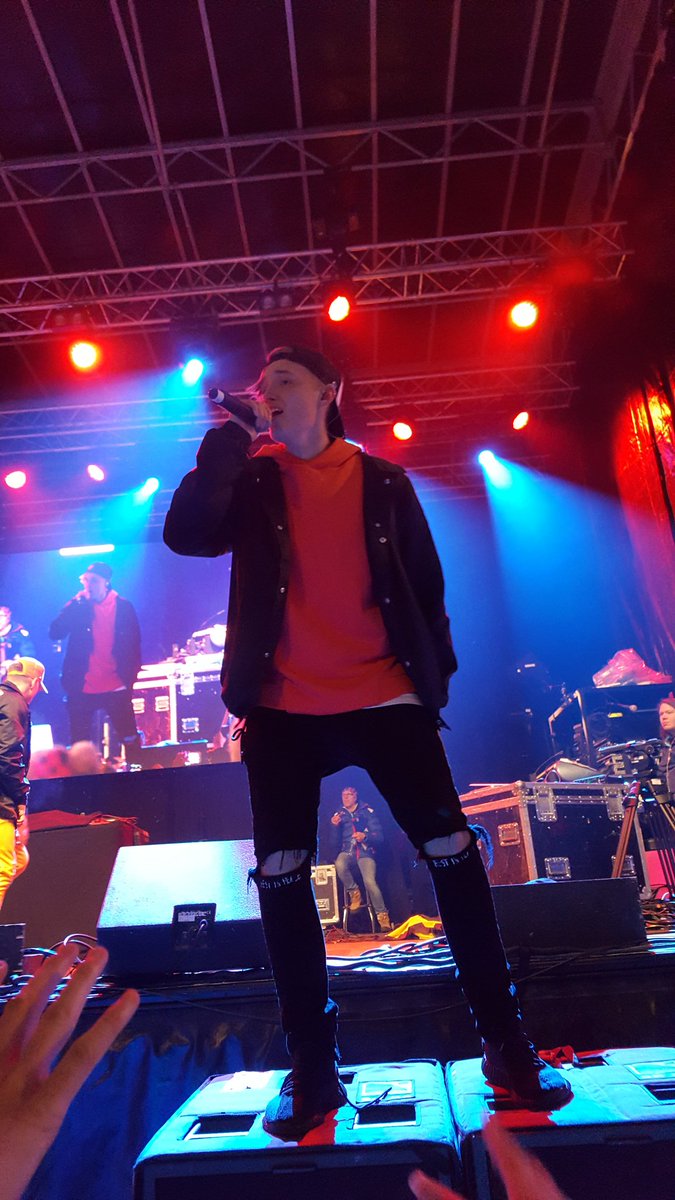 IdaAgnetheko's tweet photo. @IsacElliot Beste helgen så langt😍❤#vinterlyd https://t.co/s70bg5qNAm