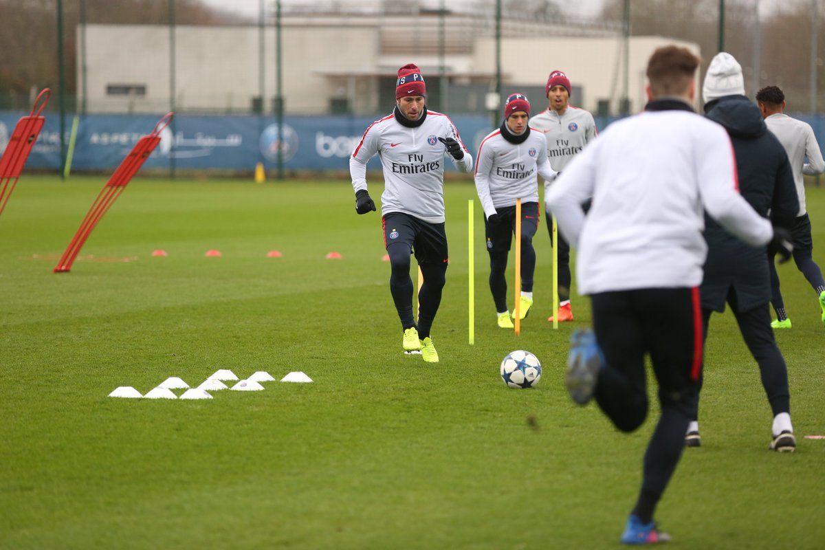 PSG_inside's tweet photo. Quelques photos de l'entraînement de ce dimanche au Centre Ooredoo https://t.co/2pYcoqw8no