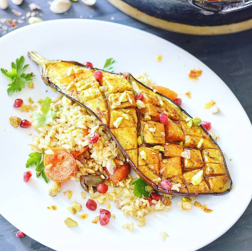 coolinarein2's tweet photo. #Vinete cu #harissa pe pat de #orezbrun cu #rodie, #fistic, #rosii! #aubergine #brownrice #pistachio #pomegranate #inspiredby #jamieoliver https://t.co/Oykee74yjk