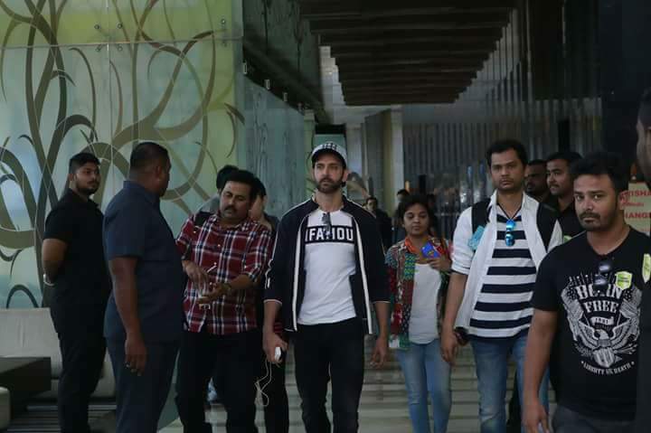 HrfcKolkata's tweet photo. More Photos : #HrithikRoshan at #NovotelKolkata #TeamKaabil #KaabilPromotion https://t.co/e9g4a3XBZo