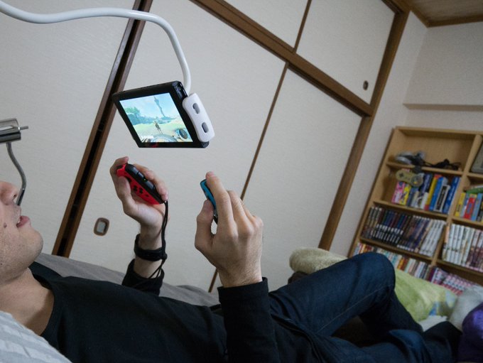 ニンテンドースイッチにタブレットアームを取り付けたら最高にダメになれる 発想の勝利 これが人間の完成形か Togetter