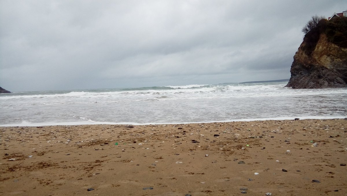 Tomlawlor1995's tweet photo. Monday morning on Newquay beach. Its a beautiful way to start the week I just wish I want here for the reasons I am 😞 https://t.co/TFUMY4nfqb