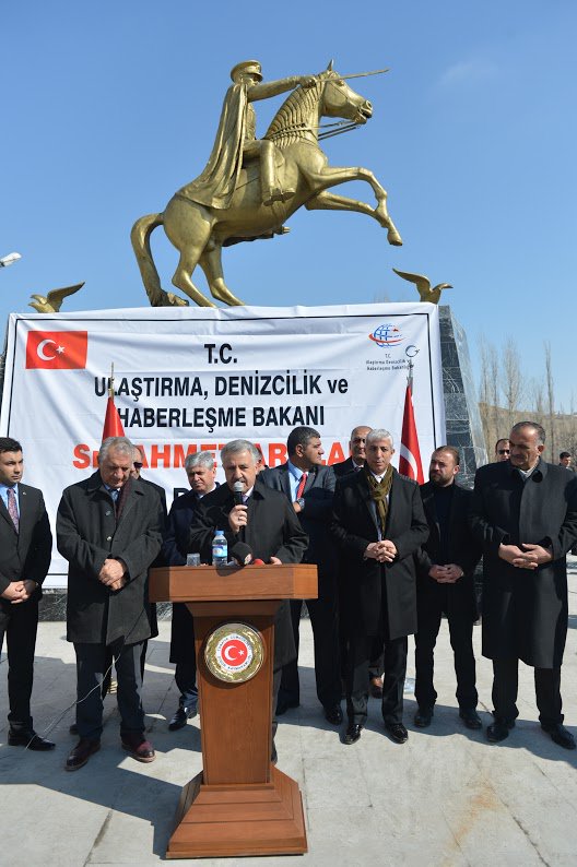 UABakanligi's tweet photo. Digor'da vatandaşlara seslenen Arslan, Digor'un ihtiyaç duyduğu tüm hizmetleri tamamlayacaklarını söyledi. https://t.co/KXLTLcLyoi