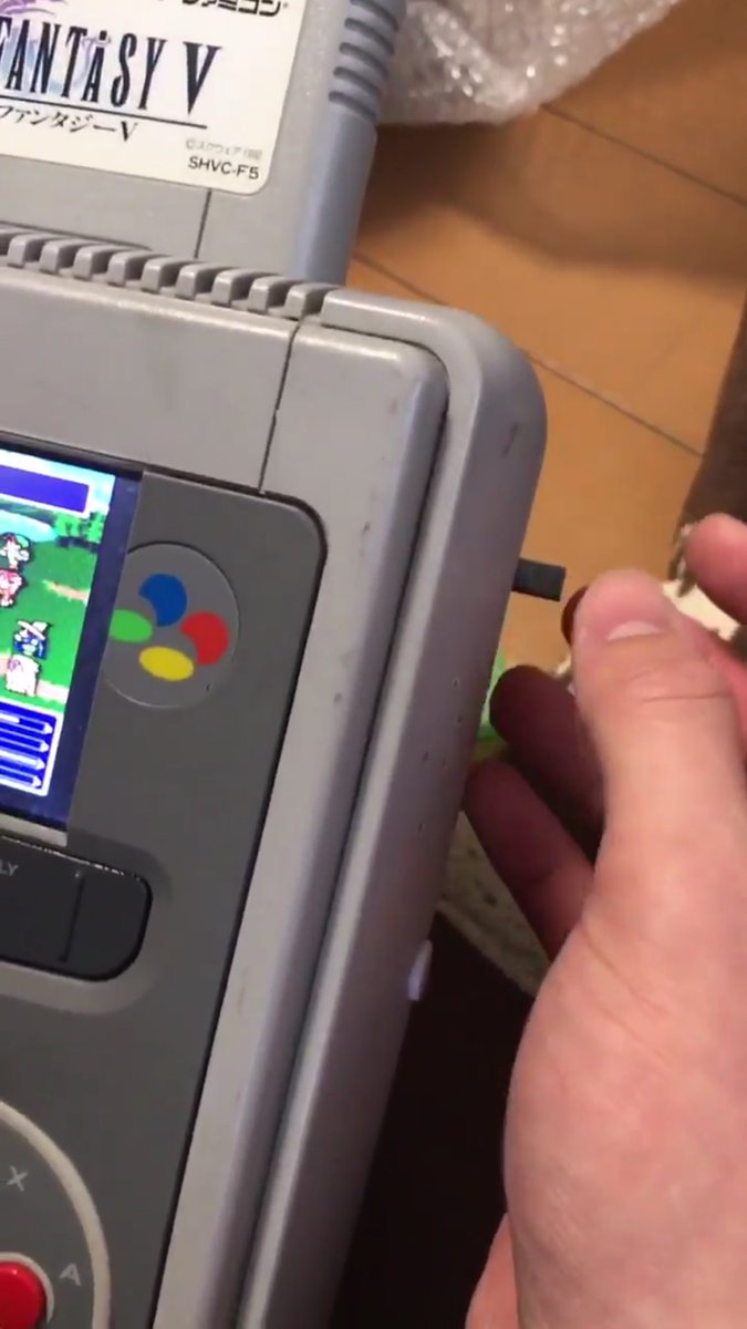 JuicyGameReview's tweet photo. OMG @huxarufaxara created a portable #SuperFamicom. Amazing work! We love it.

😍#RT because this is damn amazing #RetroGaming https://t.co/wKHzv2DP4g