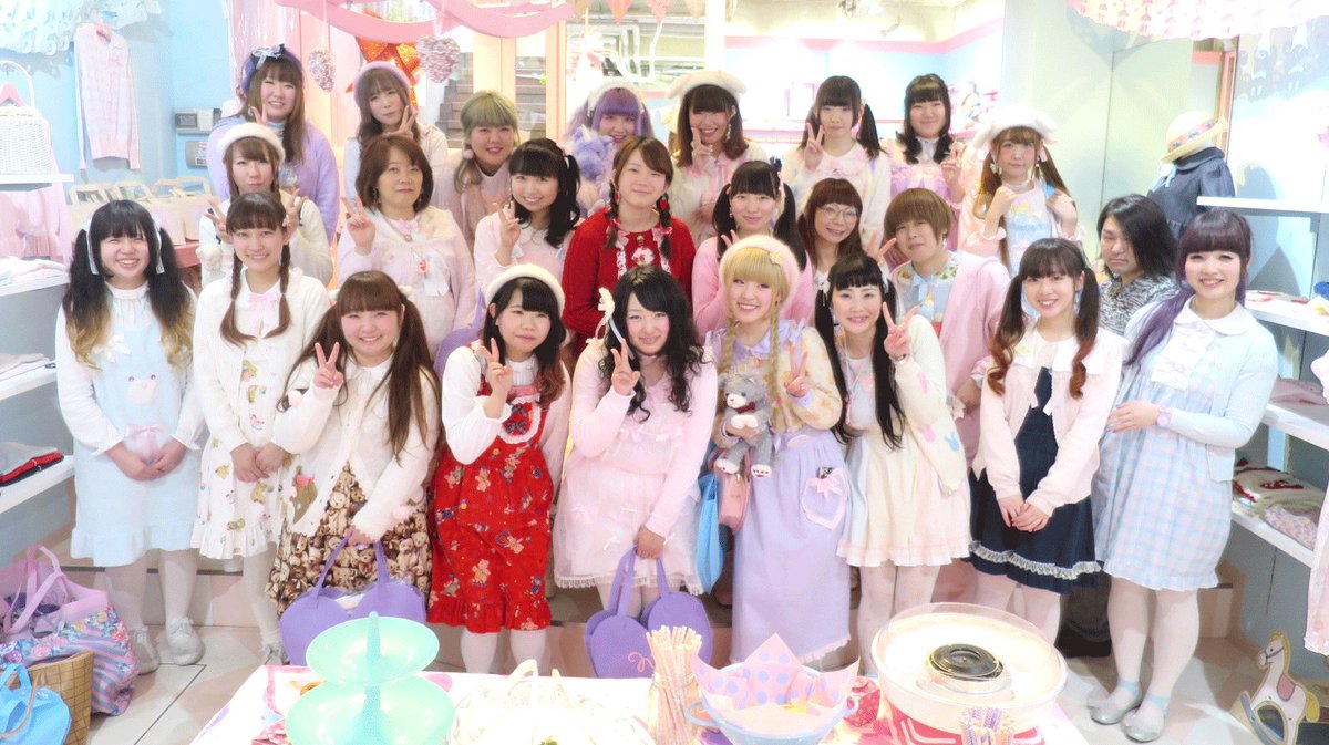 Nile Perch 昨日のteapartyにご参加頂きました皆様 楽しいお時間をありがとうございました 取り急ぎ 集合写真 だけアップ致します 写真は2枚で 加工ありと無し アップしておきます お写真お撮りいただいた方はタグを付けてアップして頂けると嬉しい