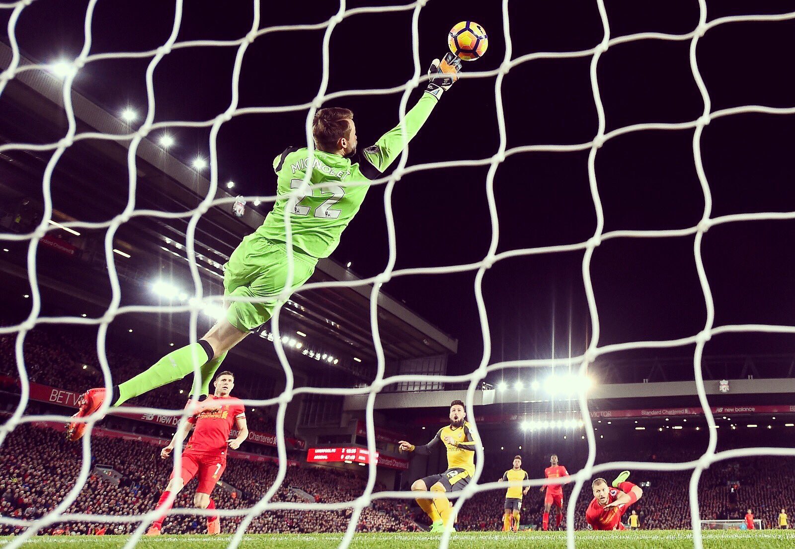 Happy 29th birthday to Simon Mignolet!    