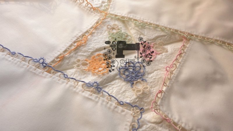 [3월의 온기 <a href="/ONGI_PROJECT/">온기프로젝트</a> ]에 참가합니다☺오늘부터 19일 일요일까지 약 2주간,현장수령을 위한 주문제작을 진행합니다. 손수건을 비롯한 다른 소품류도 가능해요😊 자세한 사항은 메인트윗과 블로그를 참고 부탁드립니다.문의도 언제나 환영이에요😃