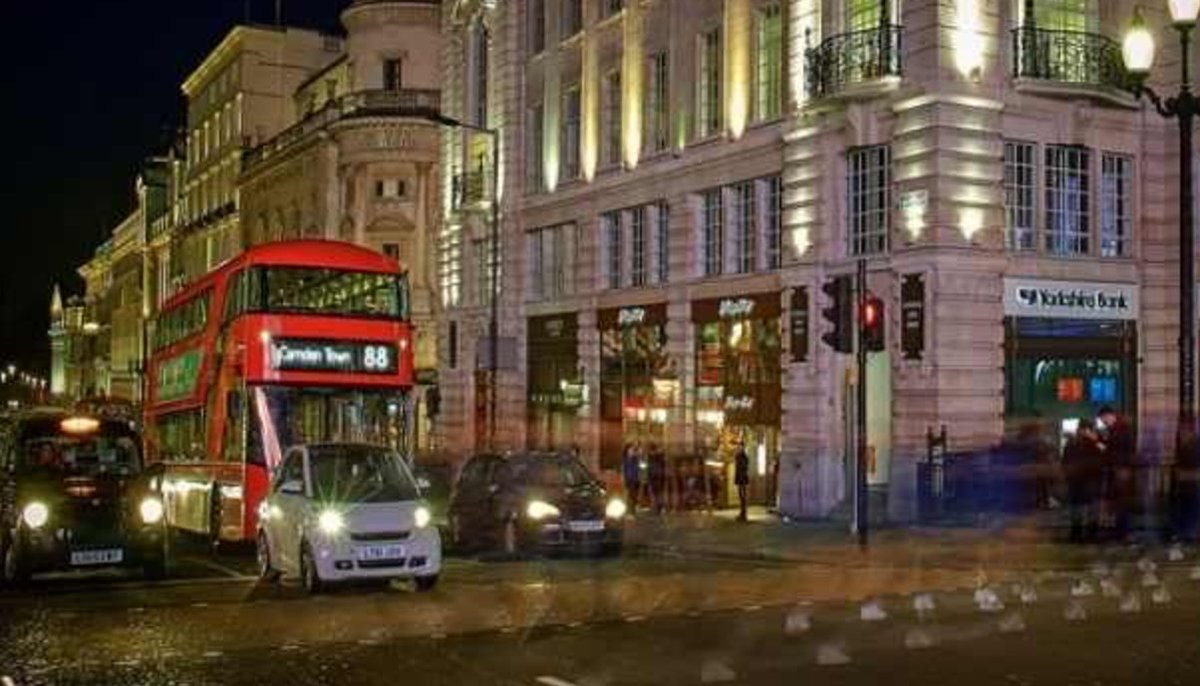 TMSH2's tweet photo. Commuters Save a Whopping £3,000 on #Property Each Minute They Travel out of #London https://t.co/xRvwXZnGxm https://t.co/gjyocXj2US