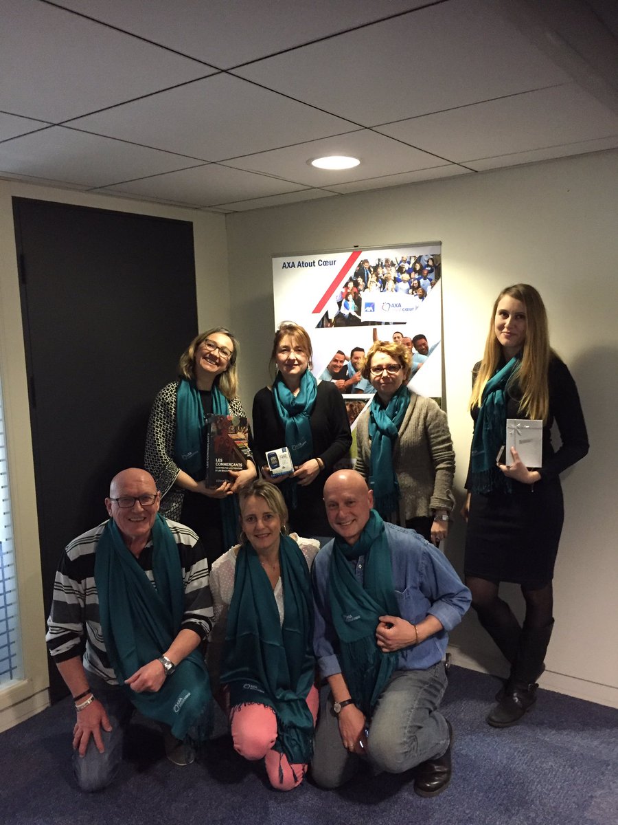 LThermoz's tweet photo. Remise des Lots de Tombola des 25 ans d'AAC 🎁merci encore à nos bénévoles #axaatoutcoeur @raphael_benda @BENEDICTE_Lyon @c_chauvineau https://t.co/t4dK1TD3mO