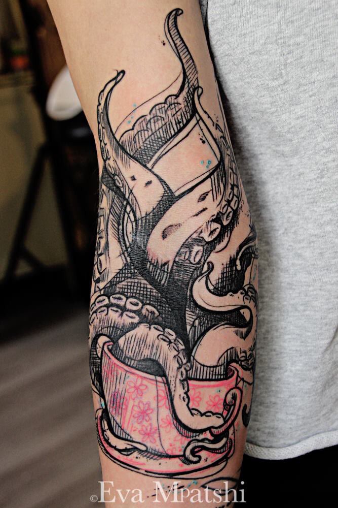 EvaMpatshi's tweet photo. #Octopus in a cup , done at Chatte Noire in Germany https://t.co/5sOJc9f4Ja