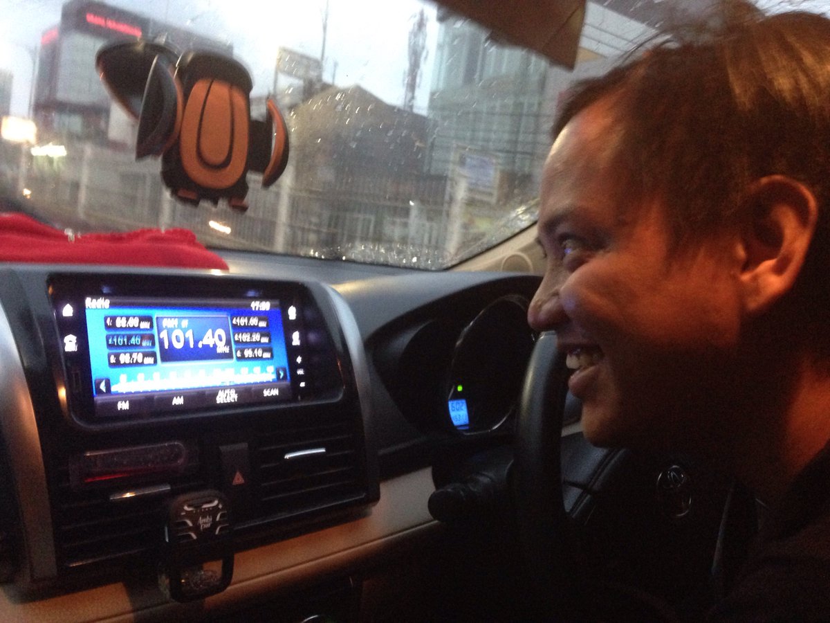 Demi kuis berentet #dengerintraxfm @TraxFMJKT