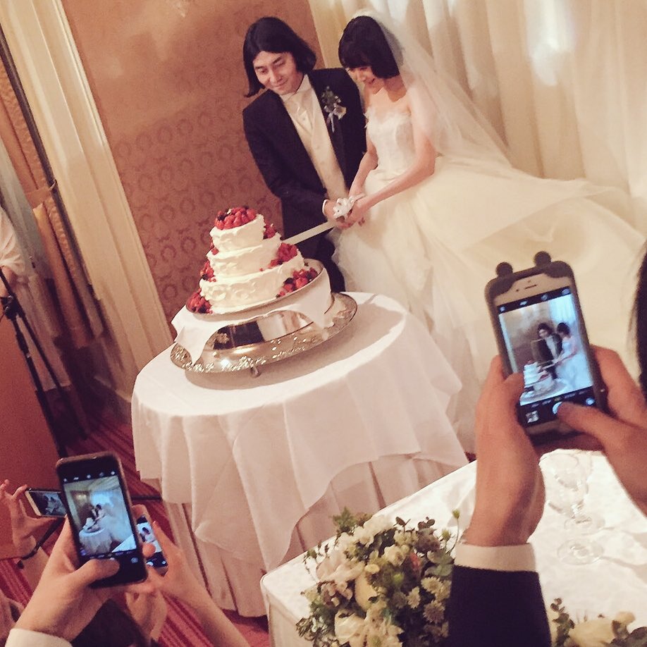 Kocho 3 4に 結婚式あげました 親族のみで湯島天神にて神前式と山の上ホテルにて披露宴 夜は同じく山の上ホテルにて大切な人たちをお招きしてパーティー 沢山の方々の力をお借りして 実に楽しく幸せな一日になりました 有難うございました ٩ W Kocho 3 4に 結婚式あげました 親族のみで湯島天神にて神前式と山の上ホテルにて披露宴 夜は同じく山の上ホテルにて大切な人たちをお招きしてパーティー 沢山の方々の力をお借りして 実に楽しく幸せな一日になりました 有難うございました ٩ W
