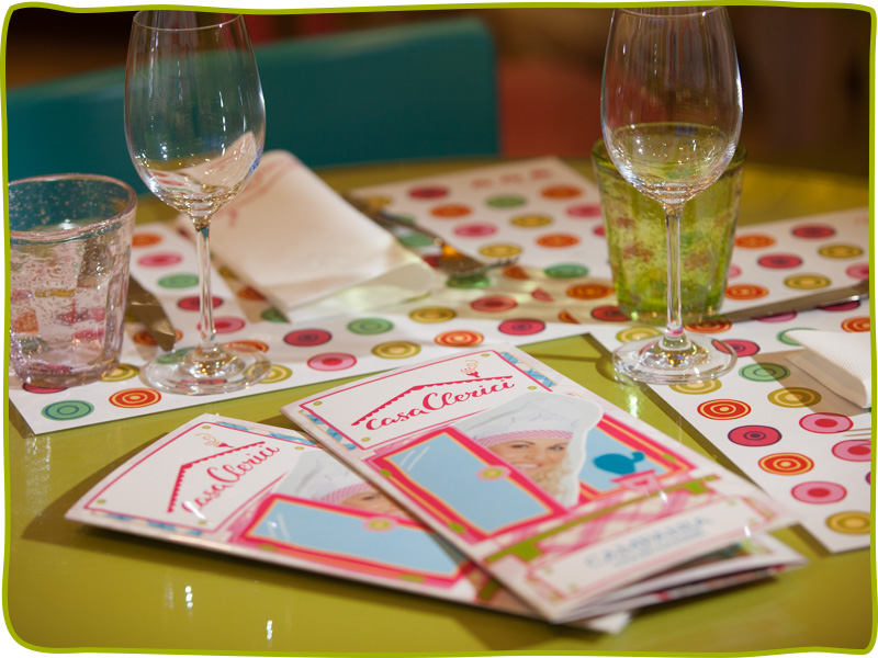 Basta poco per un momento di #felicita: cucinare con amore per le persone che ami! Buona settimana da <a href="/Casa_Clerici/">Casa Clerici</a>