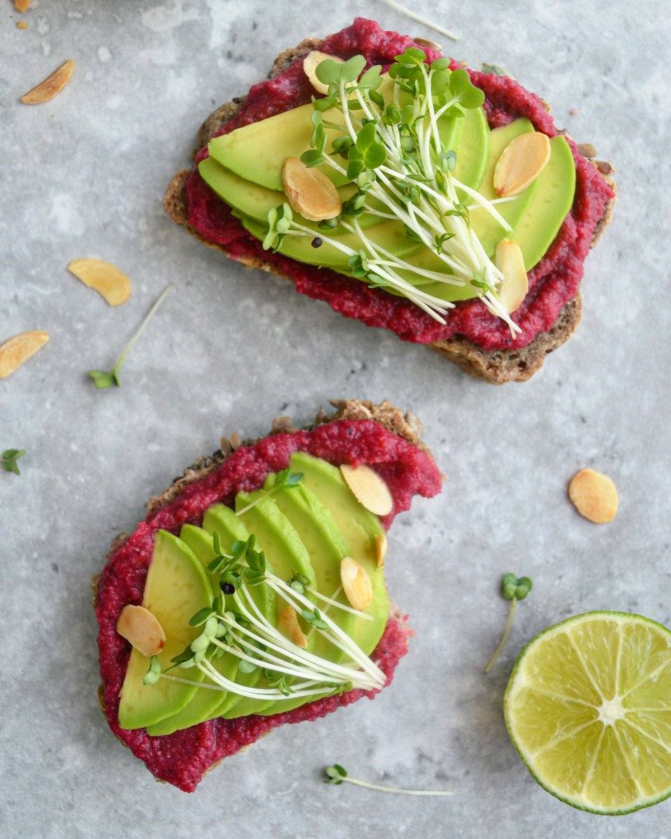 FitFoodieNutter's tweet photo. Avocado &amp; beetroot toast is definitely the right way to kick off Monday! Simple but oh so delicious! #avocadotoast #fitfoodienutter https://t.co/KEOssRppe7
