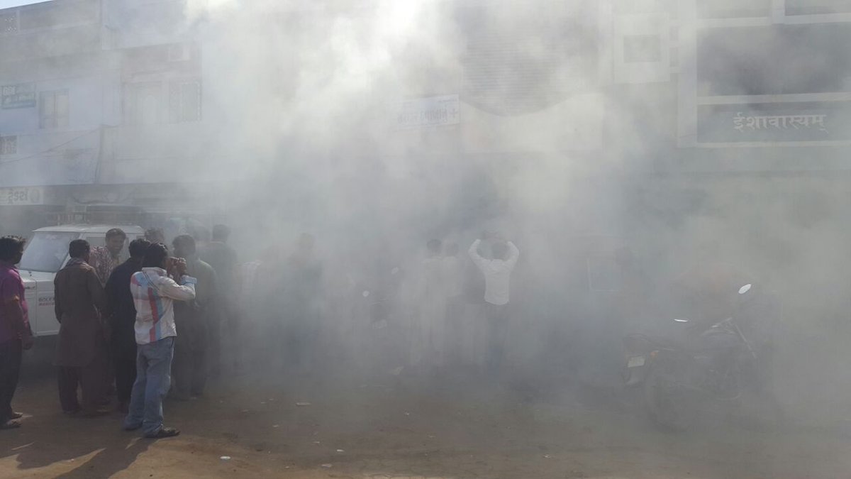 ronakdgajjar's tweet photo. #BreakingNews
Fire take place in Provisional Store at #Dayapar,#Kutch.No casuality
Its out of control till now @Divya_Bhaskar @PTI_News https://t.co/8wajCoQTQb