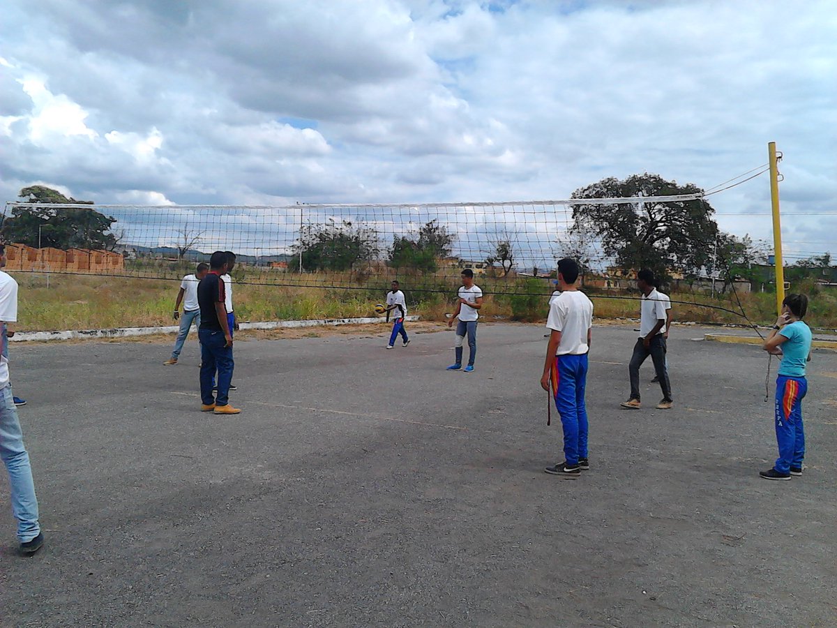 yooxi_2's tweet photo. #NúcleoCojedes realiza #actividaddeportiva en conmemoración de los #4AñosdelaSiembraComandanteSupremo @elviabhurtado @tcneljgarcia @unefa_ve https://t.co/6WpJEy15ZY