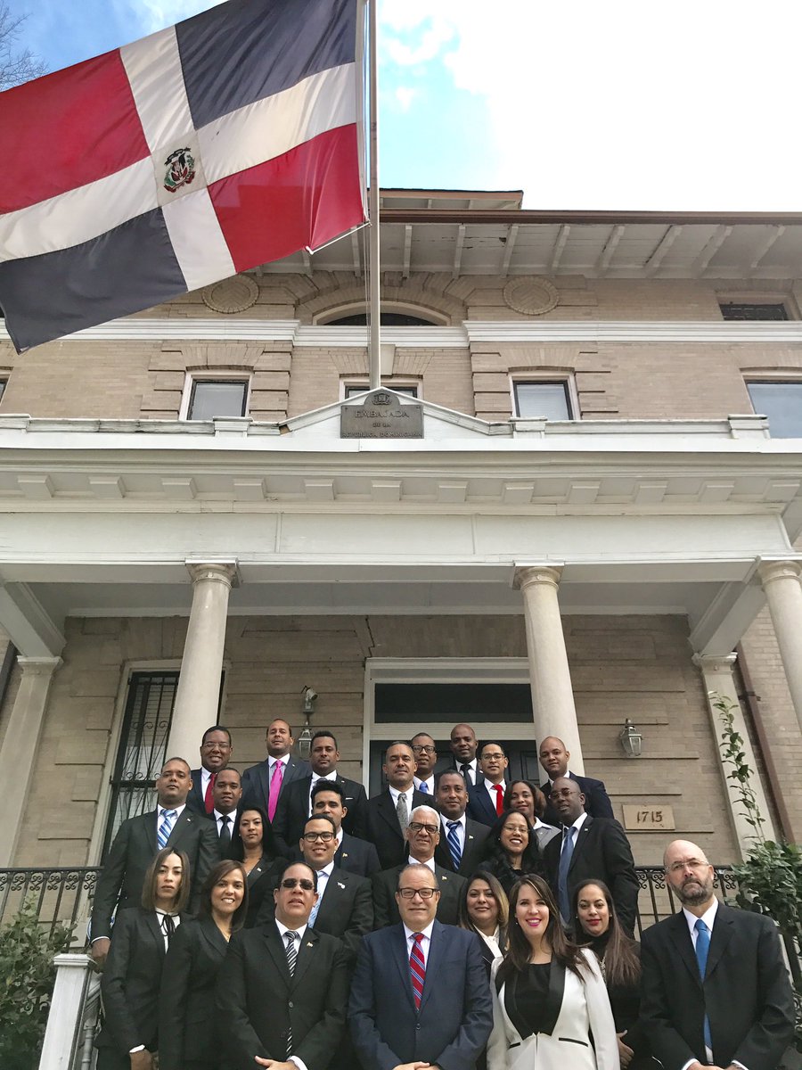 tcabralp's tweet photo. #ProgramaLideresVisitantes y #LideresRDenUSA ahora en la Embajada Dominicana en Washington. @DaniloMedina @ElicFernandez @josetomasperezv https://t.co/MmBWdFotLM
