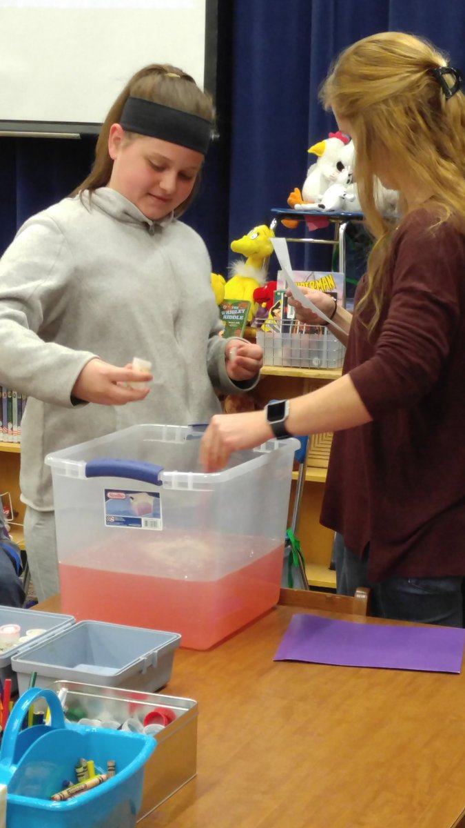 RobinDBennett's tweet photo. Ashton @BonnyKateElem is learning about water streams for preparation for the Ijams Waterfest Art/Poetry Contest #KCS #klmc #library https://t.co/zVWDcvj0Xi