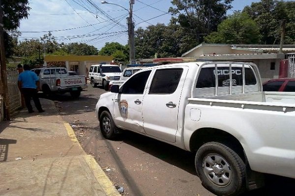 DouglasRicoVzla's tweet photo. Detectives del #CICPC aprehendieron a tres hombres por el hurto de un local comercial en Delta Amacuro.
https://t.co/rKpuJdiu8W https://t.co/xzRqqkJrp8