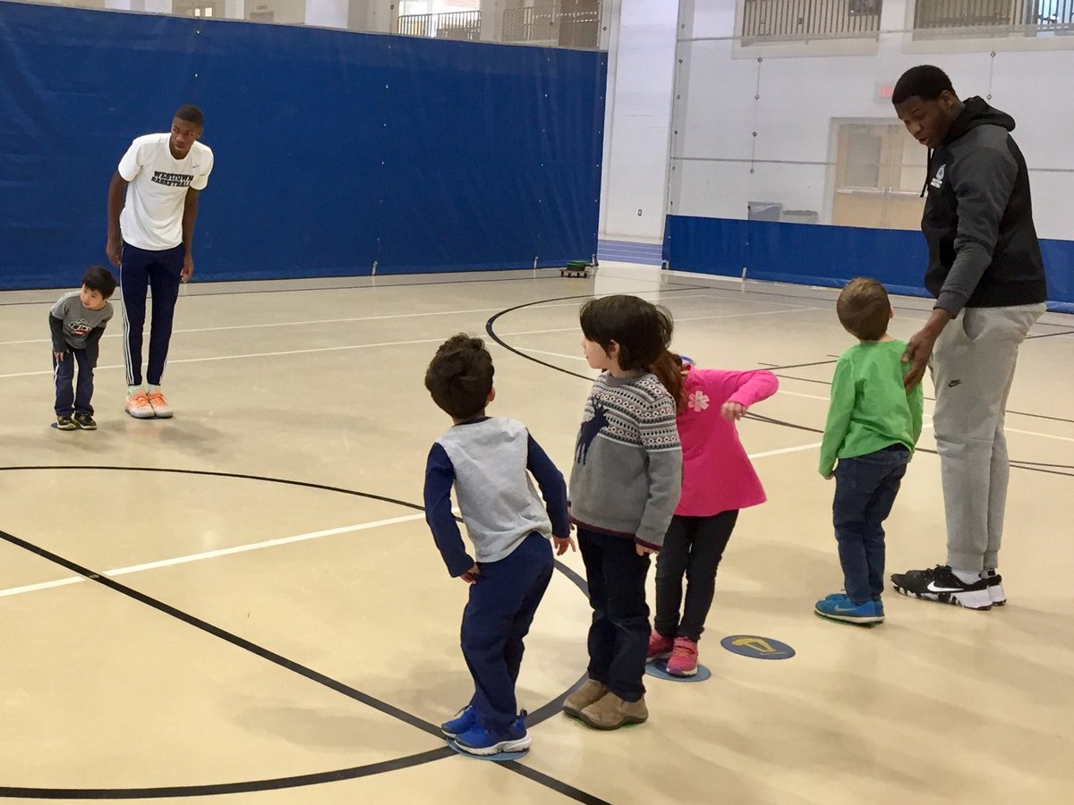 Westtownhoops's tweet image. Anthony @antochefu32 is also asst. teaching in lower school for #seniorprojects