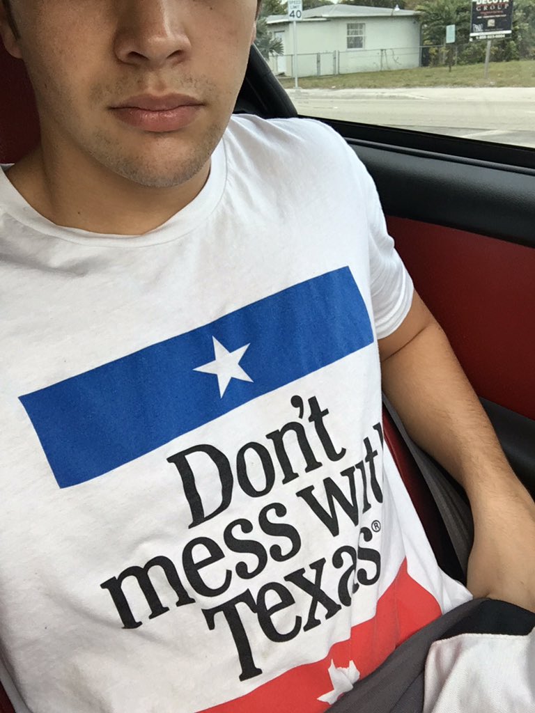 AustinMahone's tweet photo. @TexasHumor How could we forget? https://t.co/SFJiypsjec