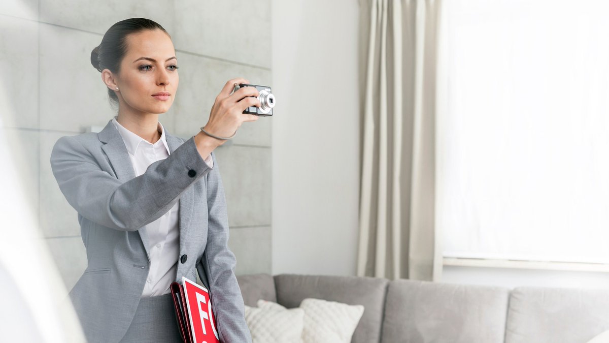 realtordotcom's tweet photo. Get the home you want without rubbing anyone the wrong way! Here are 7 etiquette rules every home-buyer should know: https://t.co/7qh4uqA4rO https://t.co/APsRbQFF9R