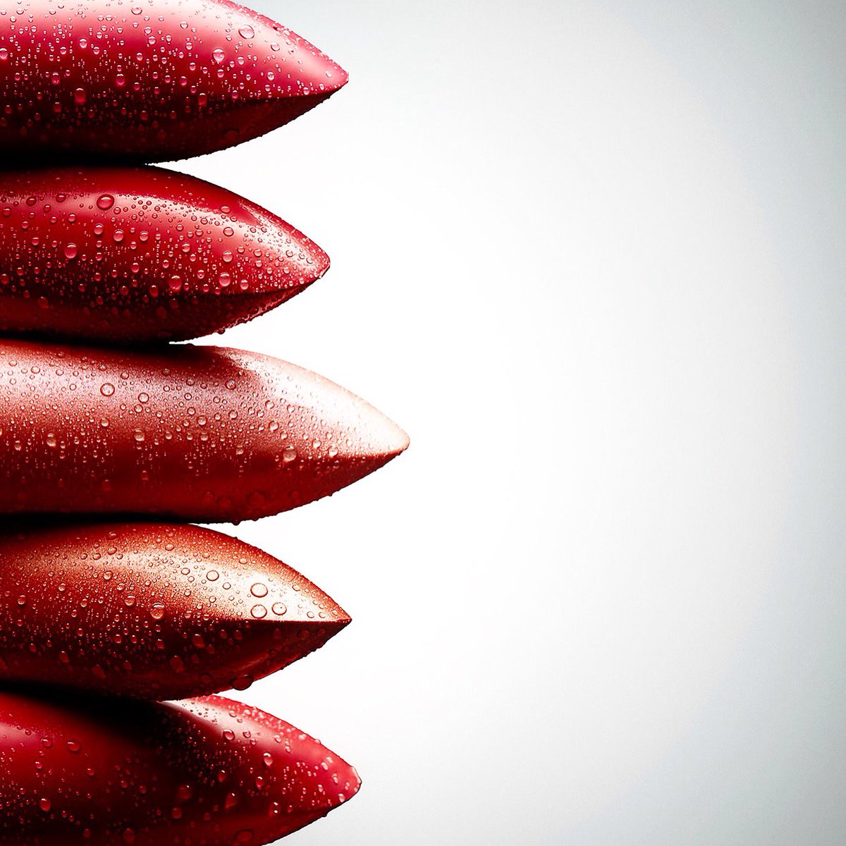 FashotLondon's tweet photo. New Monday, New Week, New Goals, New Lipstick #fashot @FashotLondon https://t.co/301AtxdlZU